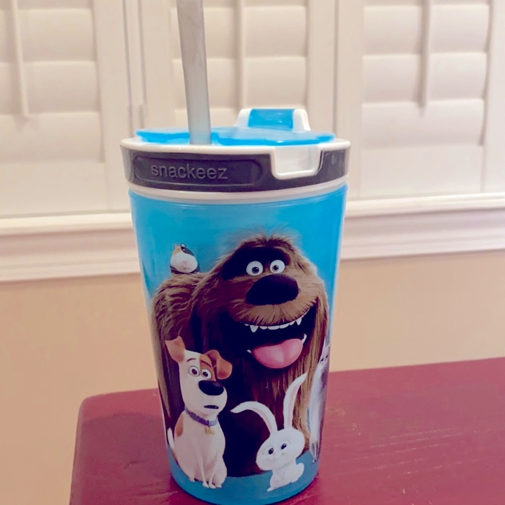 Blue Secret Life of Pets Snackeez Cup